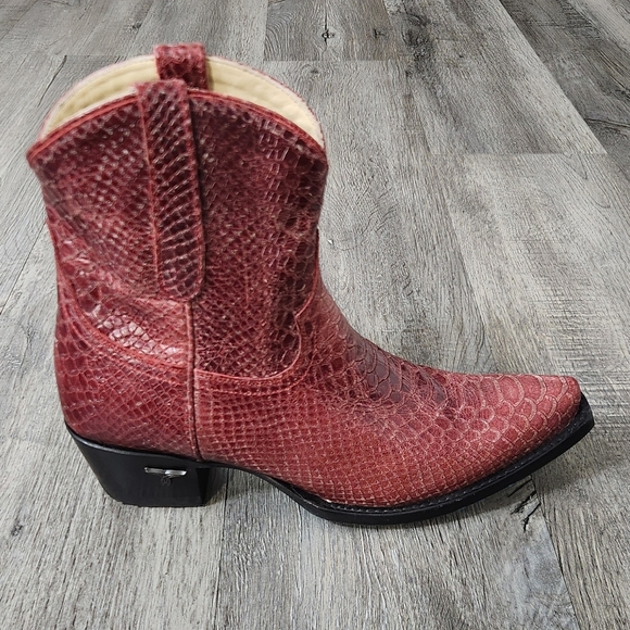 Lane Emma‎ Jane Cowboy Bootie In Striking Red - Picture 2 of 9